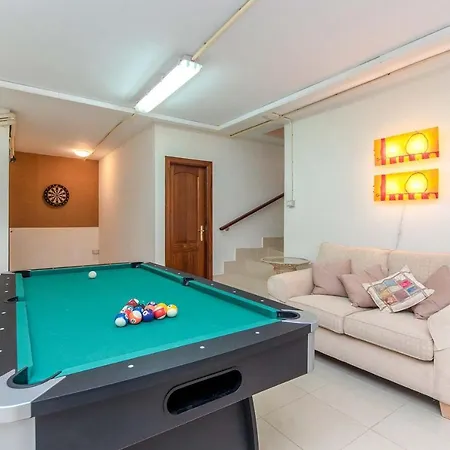 El Varadero Sleeps 6 Pool Air Con Wifi Villa