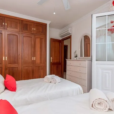 El Varadero Sleeps 6 Pool Air Con Wifi