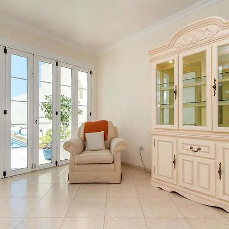 El Varadero Sleeps 6 Pool Air Con Wifi Villa